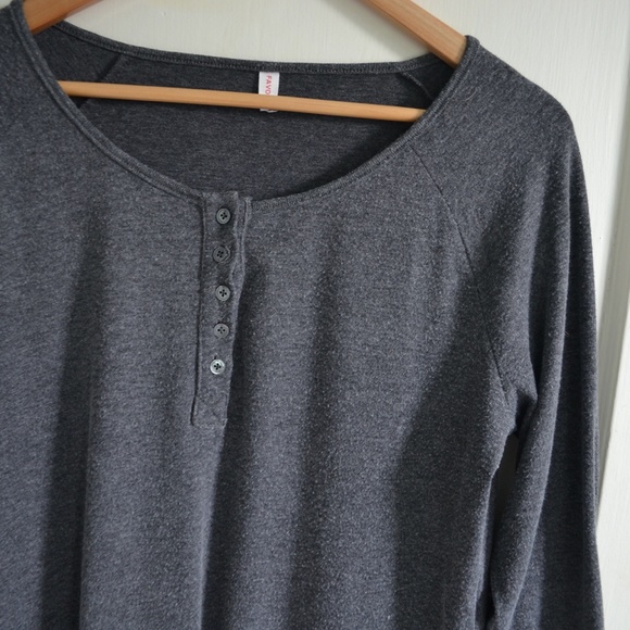 Women's Long Grey Shirt Size Large - Picture 5 of 5